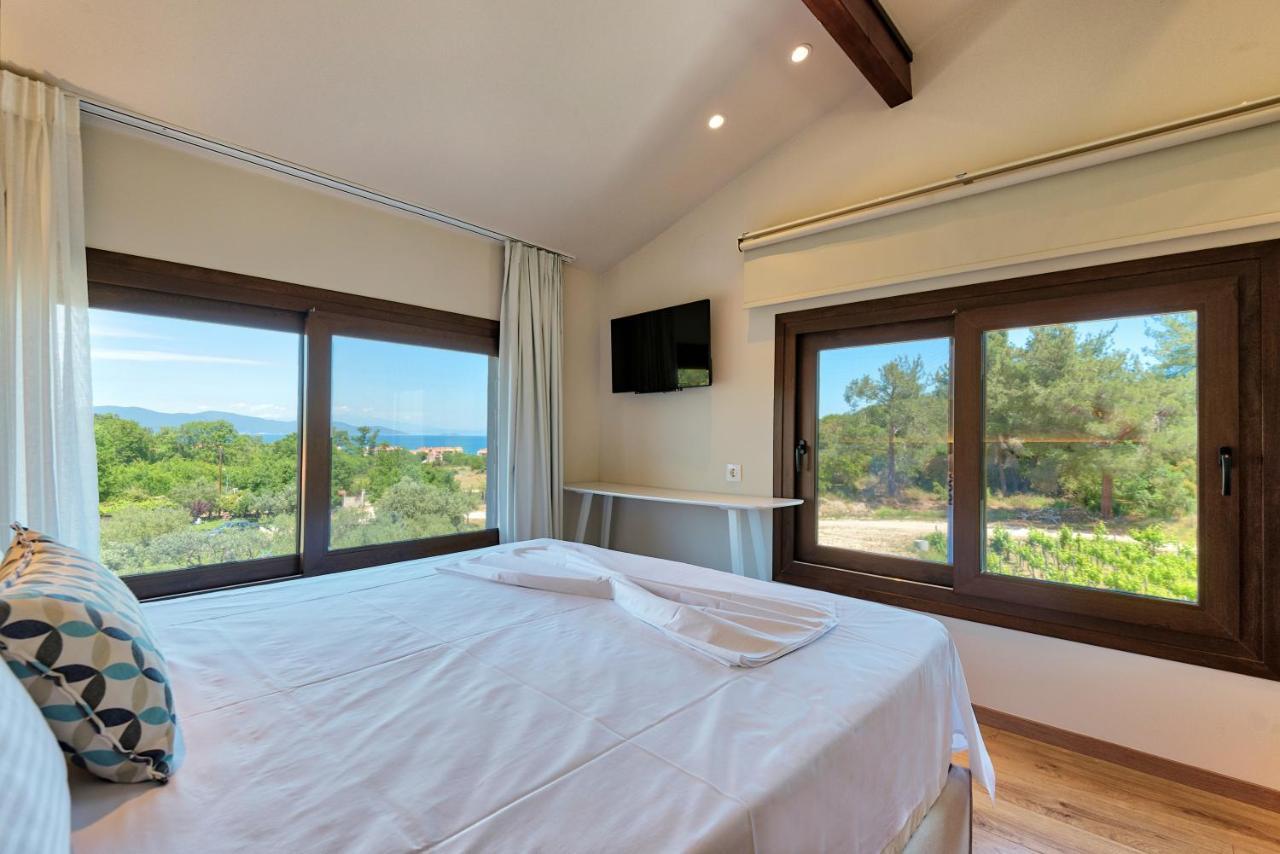 Dionysus Apartments & Suites Ierissos Bagian luar foto