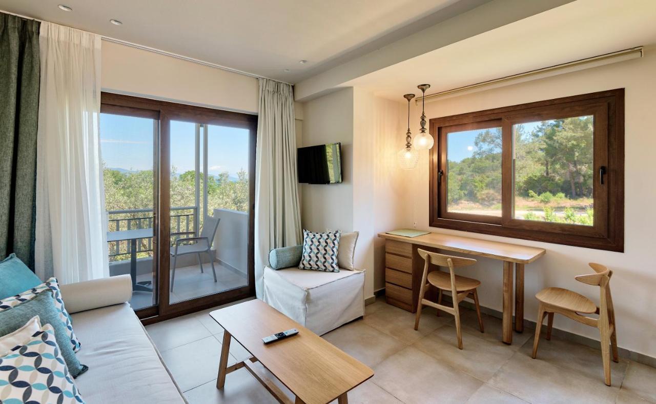 Dionysus Apartments & Suites Ierissos Bagian luar foto